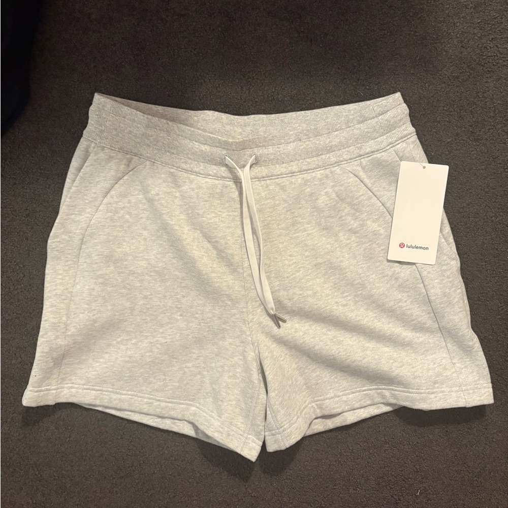 BNWT Lululemon Scuba High-Rise Shorts 5” Size 12 Women’s